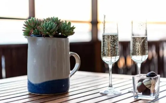 Singing Kettle Beach Lodge