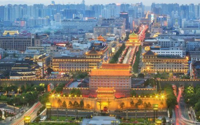 鸿晟云栖酒店(西安航天城凤栖原地铁站店)