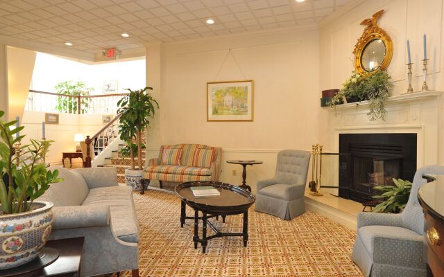 The Farmington Inn & Suites