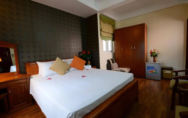 Holiday Lakeview Hotel