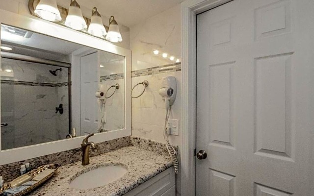 Beacher’s Lodge Oceanfront Suites