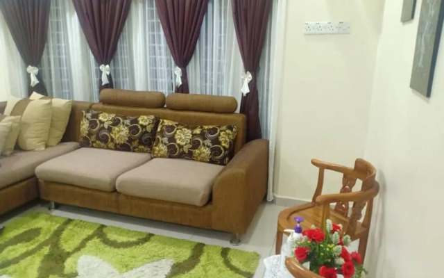 Kh Homestay Comfy N Calm (Muslim Only)