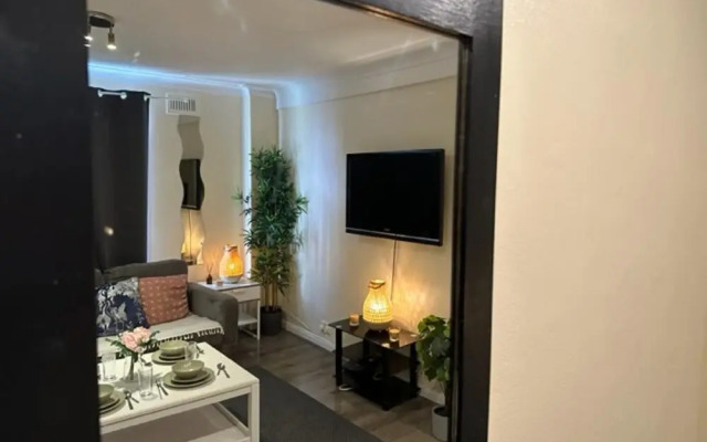 Superb 1-bed Private Family Apartment in Centre