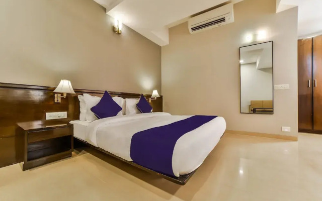 OYO Flagship 27068 The Sapphire Comfort Hotel