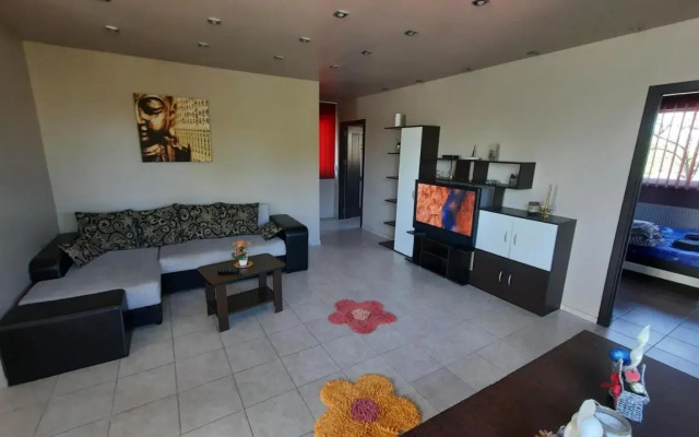 Spacious, modern condo in new villa - sleeps 6