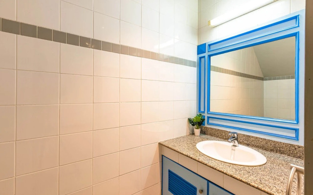 4 BR Townhouse in Great Location BSS