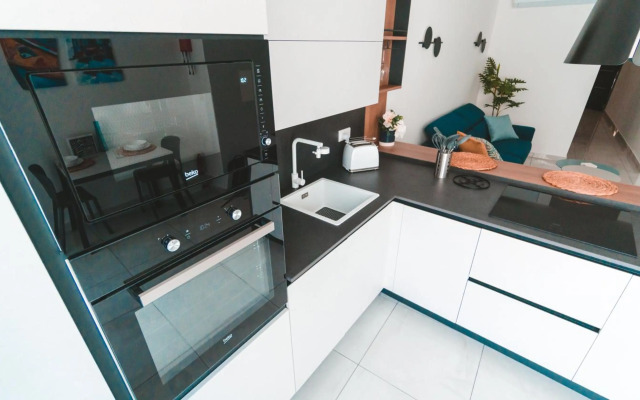 Ideal Location, Stylish 1BR Apartment with Free Parking