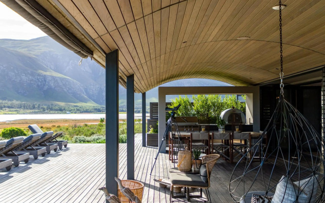 Perivoli Lagoon House