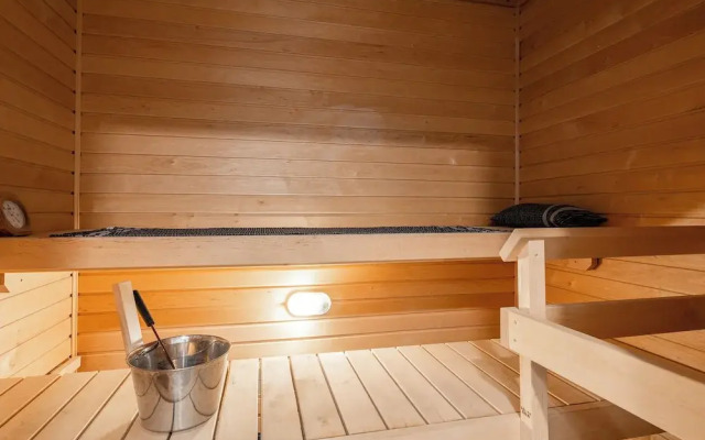 Fabulous 1BR Apt with Sauna & Views