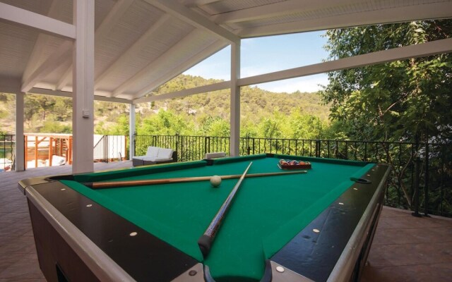 Nice Home in Skradin with Hot Tub, WiFi & 4 Bedrooms