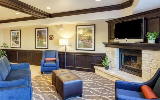 Comfort Inn & Suites Texas Hill Country