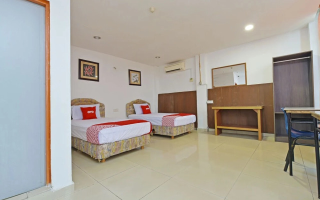 OYO 90494 Sam Huat Hotel