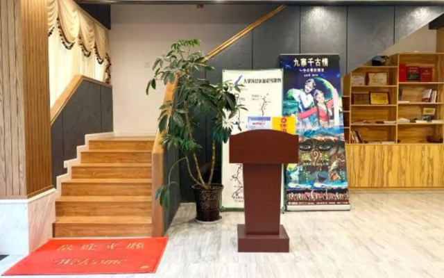Banshan Yueshe Theme Art Holiday Hotel