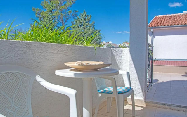 Three-Bedroom Apartment Jadranovo with an Outdoor Swimming Pool 08