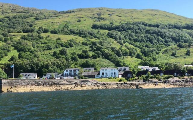 Holly Tree Hotel, Swimming Pool & Hot Tub
