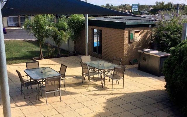 Hi Way Eight Motor Inn