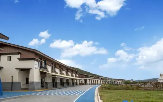 Shangri-La Pinecone International Youth Community