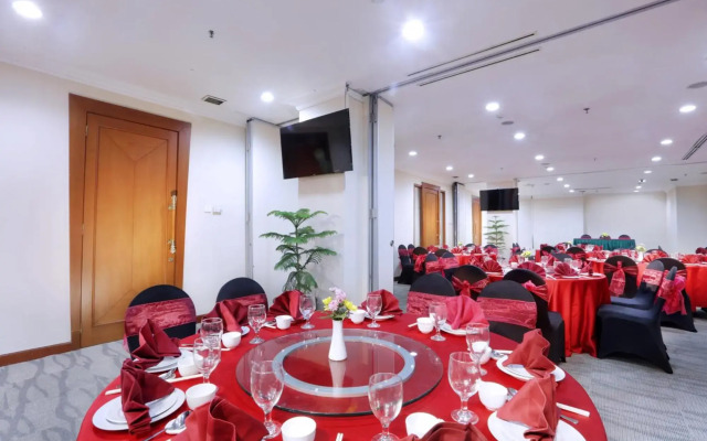 Grand Candi Hotel