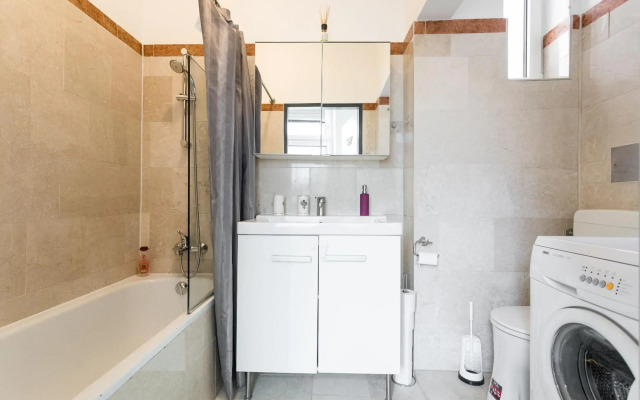 Lovely Two Level Apartment For Families