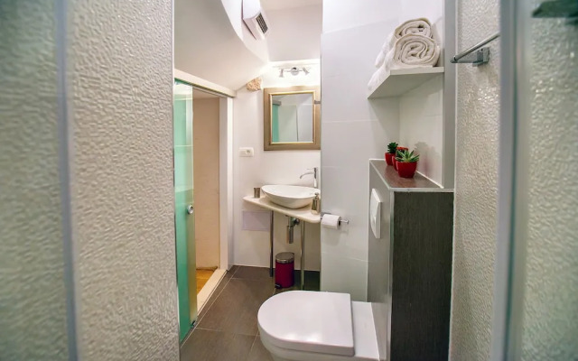 Get Split Luxury Apartment