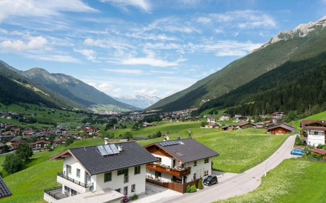 The Stubai Lodge - Modern Living With Garden & Mountain View