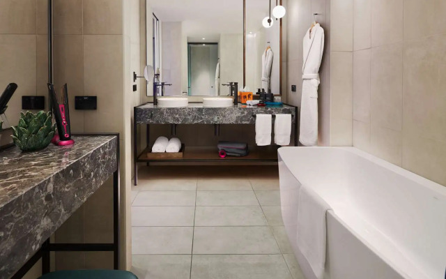 Next Hotel Melbourne, Curio Collection by Hilton