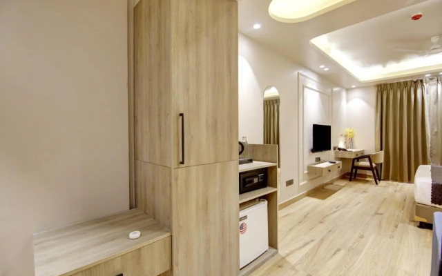 Saltstayz Premier - Near Golf Course Road & Sector 57