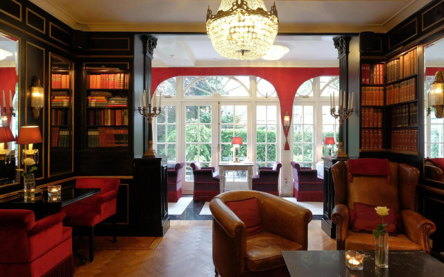 Apollofirst Boutique Hotel