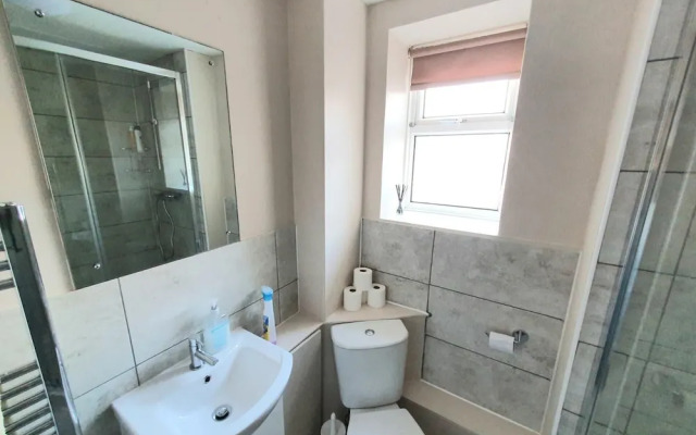 2-bed Flat With Superfast Wi-fi DW Lettings 9WW