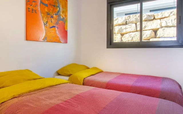 Villa Esmeralda 20 by Bookaparadise