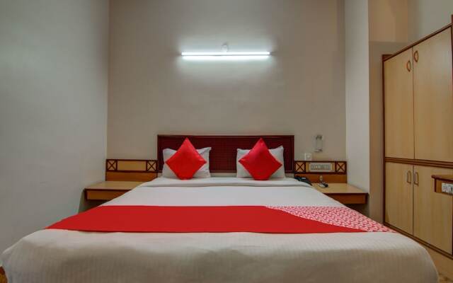OYO 14670 Saaket Residency