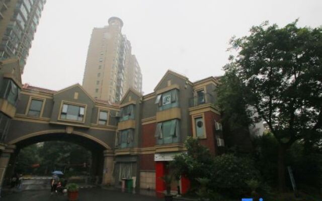 Yiqing Theme Hotel Shanghai