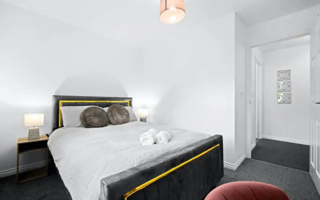 Tipton Escape Haven - 3 Bed House