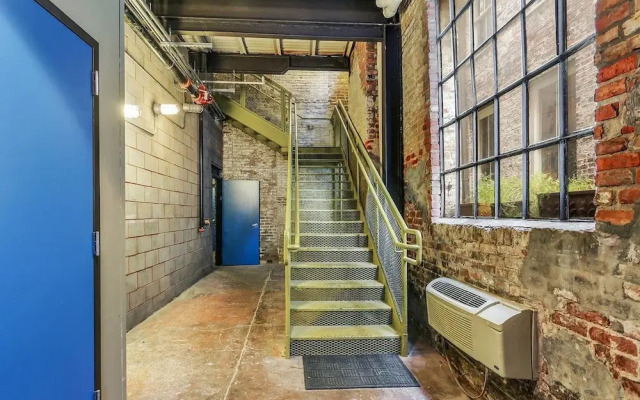 Penthouse 2br/2ba in Warehouse Dist. by Domio