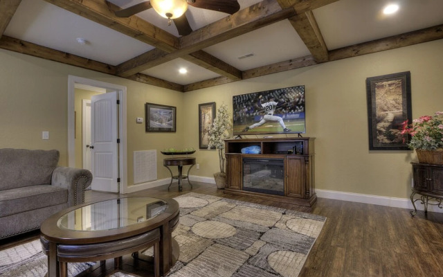 Running Bear #3375 3 Bedroom Cabin