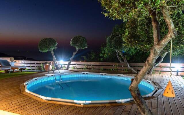 Sunset Bliss Villa in Karteros