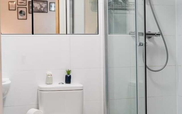 40percent off Monthly /2 Bedroom apt / City Centre