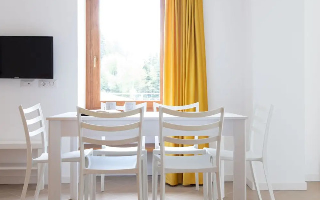 So-l563-tola35c2 - Villa Tola - Giallo