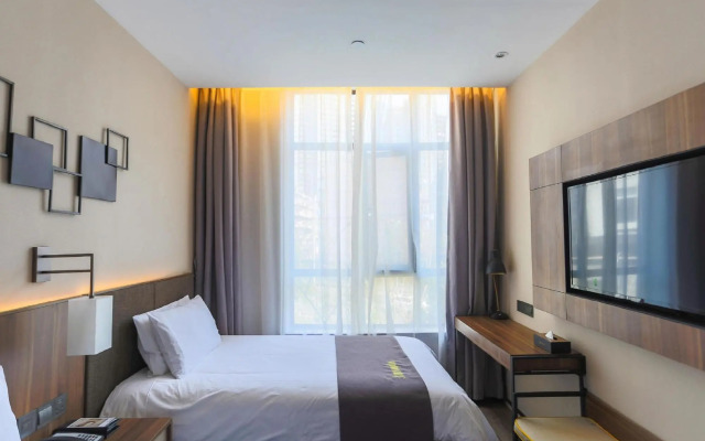 Homeinn Plus Hotel (Shanghai Zhongshan Park Jiangsu Road Subway Station)