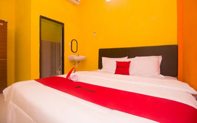 RedDoorz Syariah near Keraton Sumenep