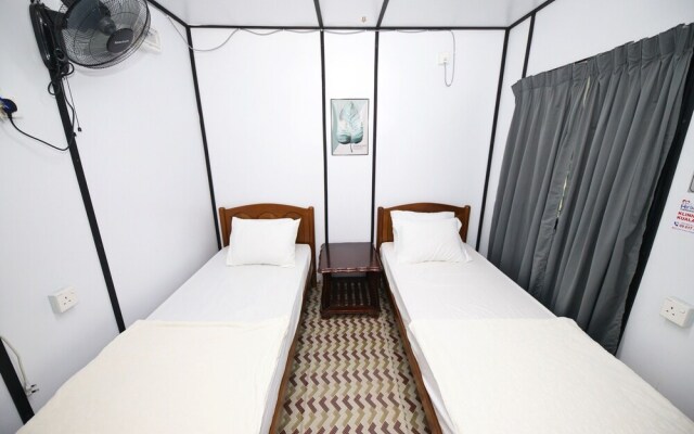 OYO 90960 Rajawali D'cabin Chalet Room