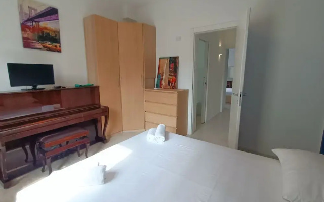 JOIVY Elegant Flat For 4 with 2 Balconies