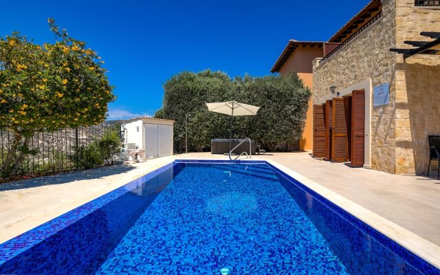 Stunning 3 bedroom villa 'BZ01' with private pool, stunning views, communal pool and resort facilities, Zephyros Village on Aphrodite Hills Re