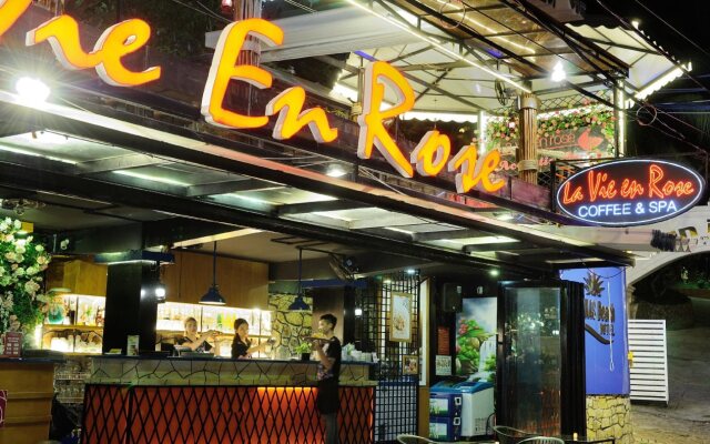Lavie en Rose Coffee & Spa Hotel