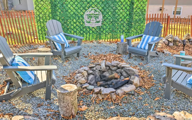 Game Room + Lake Access: Serene Tobyhanna Retreat