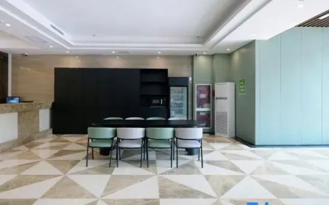 Lejia Hotel (Beijing Qilizhuang Metro Station)