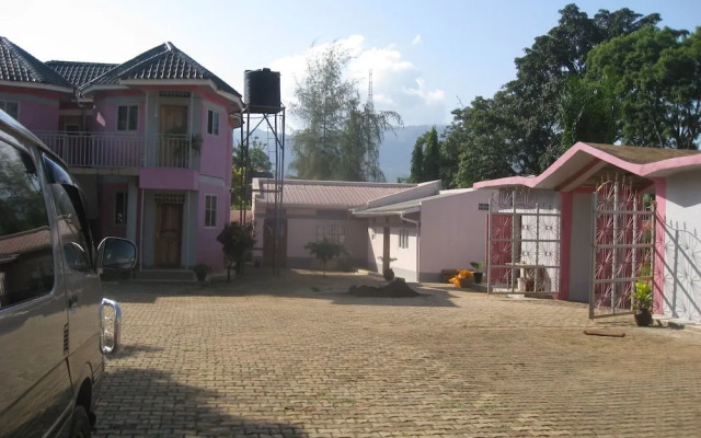 r and r gardens
