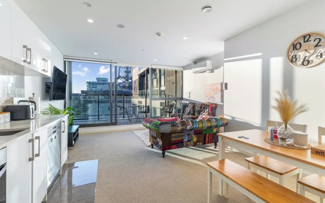 2Br Cbd Gem With City Views