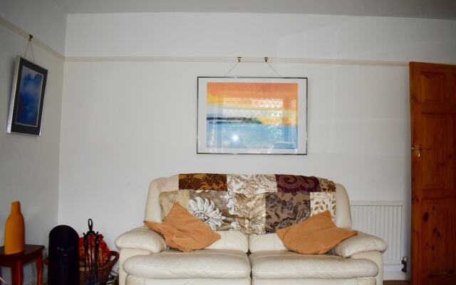Three Bedroom Home With Garden in Brighton