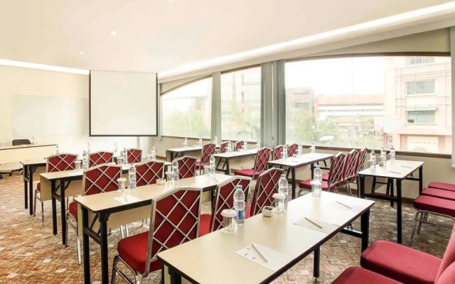 Ibis Mangga Dua & Apartments